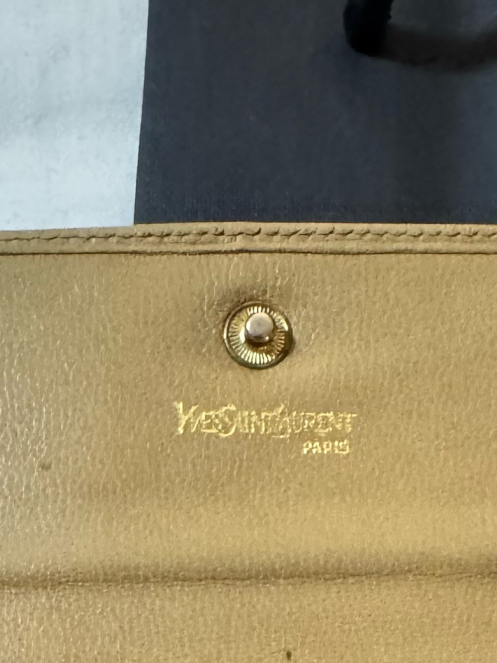 Yves Saint Laurent kiss 🔒 Leather Wallet with shopping bag - Picture 4 of 14